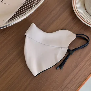 Nahaufnahme des atmungsaktiven 3D-Fahrradmasken-Details mit nahtlosem Rand und elastischer Kordel.