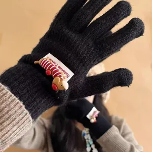 Schwarze Damen Winter Strick Handschuhe Touchscreen mit süßem Zeichentrick Hund Anhänger.