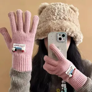 Niedliche Winter-Plüsch-Touchscreen-Handschuhe mit süßem Cartoon-Hund-Dekor und warmem Futter.