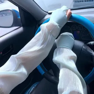 Ice silk sun protection sleeves for women, light green long driving anti-UV arm covers.