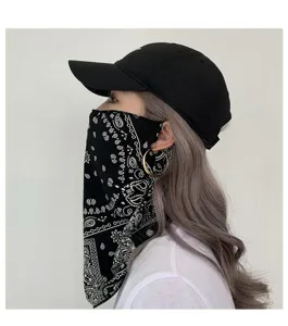 Set maskas prosopou kai kapelos podilasias, laimos me paisley print gia antiliaki prostasia.