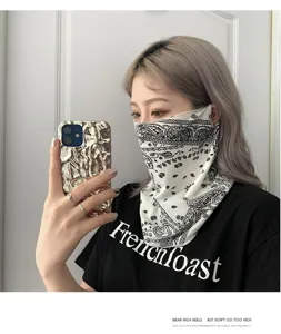 Καλοκαιρινή μάσκα προσώπου ποδηλασίας με paisley print προστασίας υφάσματος λεπτομέρεια.