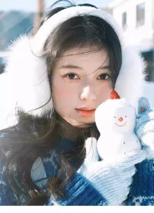 Witte pluche oorbeschermers voor dames, winter warme gezellige pluche oorwarmers mode.