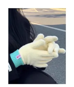 Women winter knitted cashmere touch screen warm thick cozy finger gloves detail shot