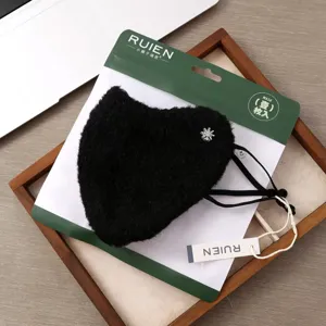 Mascarilla facial cálida de felpa de invierno para mujer y hombre, corazón negro con copo.