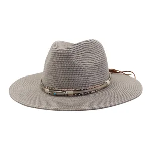 Grijze strooien hoed voor heren en dames, breed gerande strandhoed met stijlvolle decoratieve band.