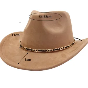 Detalle de sombrero de vaquero de ante con contorno de 56-58cm, altura 11cm y ala de 8cm.