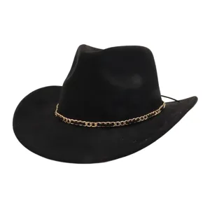 Clásico sombrero de vaquero de ante negro con cadena dorada, ideal para protección solar.