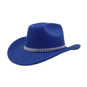 Blauer Filz-Cowboyhut mit funkelndem silbernen Strass-Blätterband Detailaufnahme.