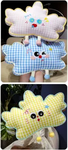 Lindo cojín de felpa con diseño de nube a cuadros, cojín suave para cama, silla y sofá.