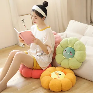 Coussin peluche citrouille confortable, design floral mignon rembourré épais pour maison et bureau.