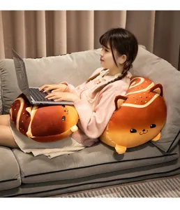 Morbido cuscino in peluche a forma di gatto pane e toast per un relax confortevole a casa vostra.