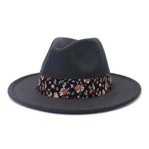 Clásico sombrero fedora de lana gris con elegante banda floral, ala ancha plana de invierno.