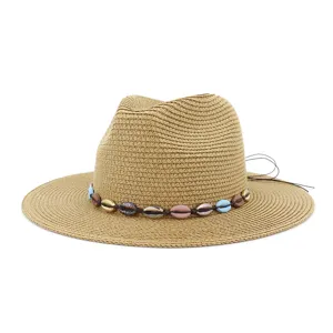 Chapeau de paille été plage extérieur protection solaire coquillages perles décoration.