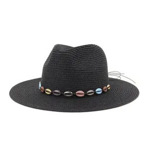 Chapeau fedora en paille noire avec bande de coquillages coloree plage protection solaire detail vue