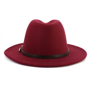 Sombrero fedora de lana en vino tinto, elegante gorra de jazz de ala ancha detallada.
