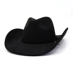 Schwarzer Wildleder-Cowboyhut Detailansicht, breiter Jazzhut mit Kordel und Metalldekor.