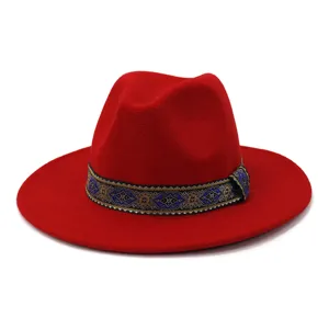 Rode wollen fedora hoed met etnische patroonband, klassieke hoed met brede rand voor volwassenen.