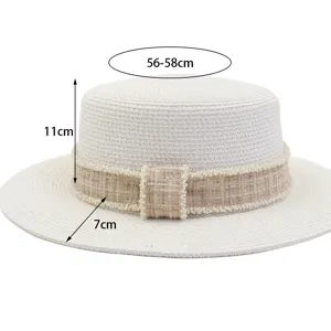 Sommer Damen Sonnenschutz Strohhut mit Perlen-Tweed-Band und flachem Top-Design.
