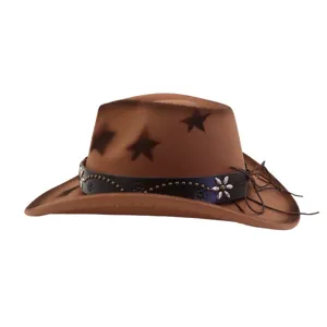 Détail de chapeau de cowboy occidental marron avec motif de peinture par pulvérisation d'étoiles.