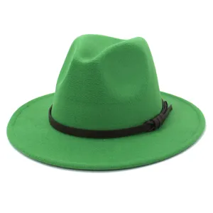 Sombrero fedora de lana verde para mujer, ala ancha estilo jazz con detalle de cinturón de cuero.