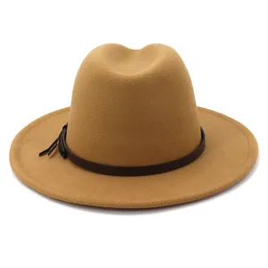 Sombrero fedora de lana de camello para mujer con cinturón de cuero, ala ancha elegante.