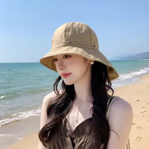 Chapeau de soleil beige à large bord pour femme, chapeau de plage respirant d'été.
