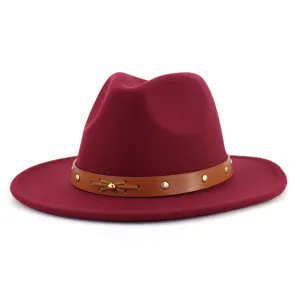 Burgunderroter Wollfilz Fedora Hut mit braunem Lederband und Nieten fur Damen Herbst Winter.