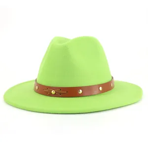 Grüner Woll-Fedora-Hut für Damen, breite flache Krempe, Jazz-Mütze mit braunem Lederriemen.