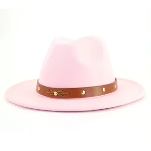 Rosa Wollfilz Fedora Hut für Damen stilvoller Jazz Hut mit breiter Krempe und Ledergürtel.