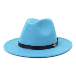 Chapeau fedora en feutre bleu clair pour femme, chapeau de jazz élégant avec ceinture noire.