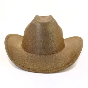 Vue de détail d'un chapeau de cowboy marron bronze à large bord, style ethnique unique et élégant.