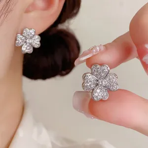 Pendientes de trébol de circonita exquisitos, joyería de lujo ligero francés.