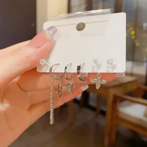 Set de pendientes de aro plateados con flor de cuatro hojas y borla, joyería de moda.