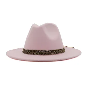 Rosafarbener Woll Fedora Hut Detail mit stilvollem gewebtem Band fuer Herbst und Winter.