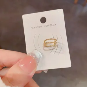 Minimalistische mehrschichtige Perlen-Ohrklemme, trendiger Ohrring ohne Ohrloch, Schmuck.