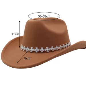 Brauner westlicher Filz-Cowboyhut Fedora-Jazzhut mit silberner Kreuz Kettenband.