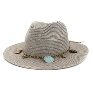 Damen Sommer Stroh Sonnenhut breite Krempe Strand Fedora Hut mit Metallkette Muscheln Anhänger