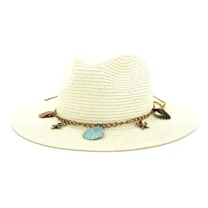 Damen Strohhut mit breiter Krempe und Muschelketten-Detail, ideal für Sommerreisen im Freien.