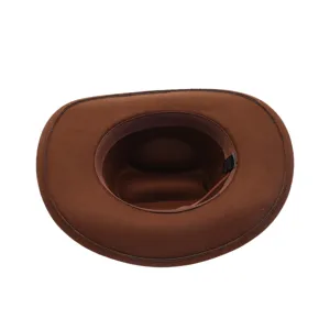 Detaillierte Innenansicht eines braunen Wollfilz-Cowboyhutes mit Innenfutter und Etikett.