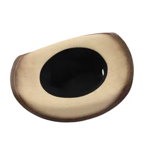 Dettaglio interno cappello di paglia western, tesa larga, beige sfumato marrone, cappello sole.
