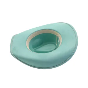Sombrero de vaquero de ante sintético verde claro con ala ancha y forro interior.