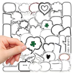 Set d'autocollants de bulles de discussion doodle noir et blanc avec motif de trèfle.