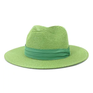 Chapeau Fedora vert en paille détail, chapeau de soleil plage été, texture tissée avec ruban.