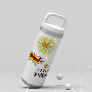 Vue détaillée d'une bouteille isotherme blanche avec design de marguerite et texte inspirant.