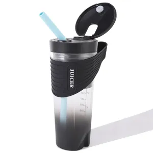 Gobelet centrifugeuse electrique portable avec paille et housse en silicone pour jus.