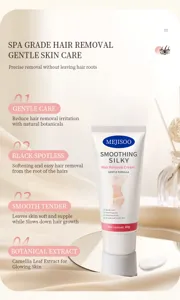Dettaglio della crema depilatoria delicata con texture liscia e formula a base di piante.