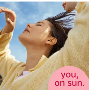 Obtenez un bronzage doré naturel et éclatant sans effort avec notre spray autobronzant.