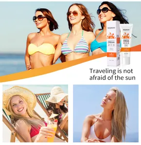 Sommer Sonnencreme Produktdetailansicht mit tragbarer Tubenverpackung und Strandnutzung.
