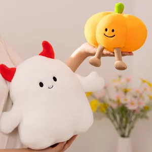Jolis jouets en peluche citrouille et fantôme d'Halloween, poupée douce décor.